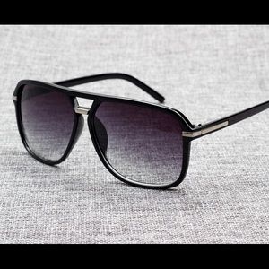Square Shape Black/Sliver Sunglasses